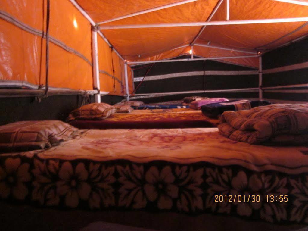 瓦迪拉姆 萨尔曼泽维德帐篷营地酒店 外观 照片